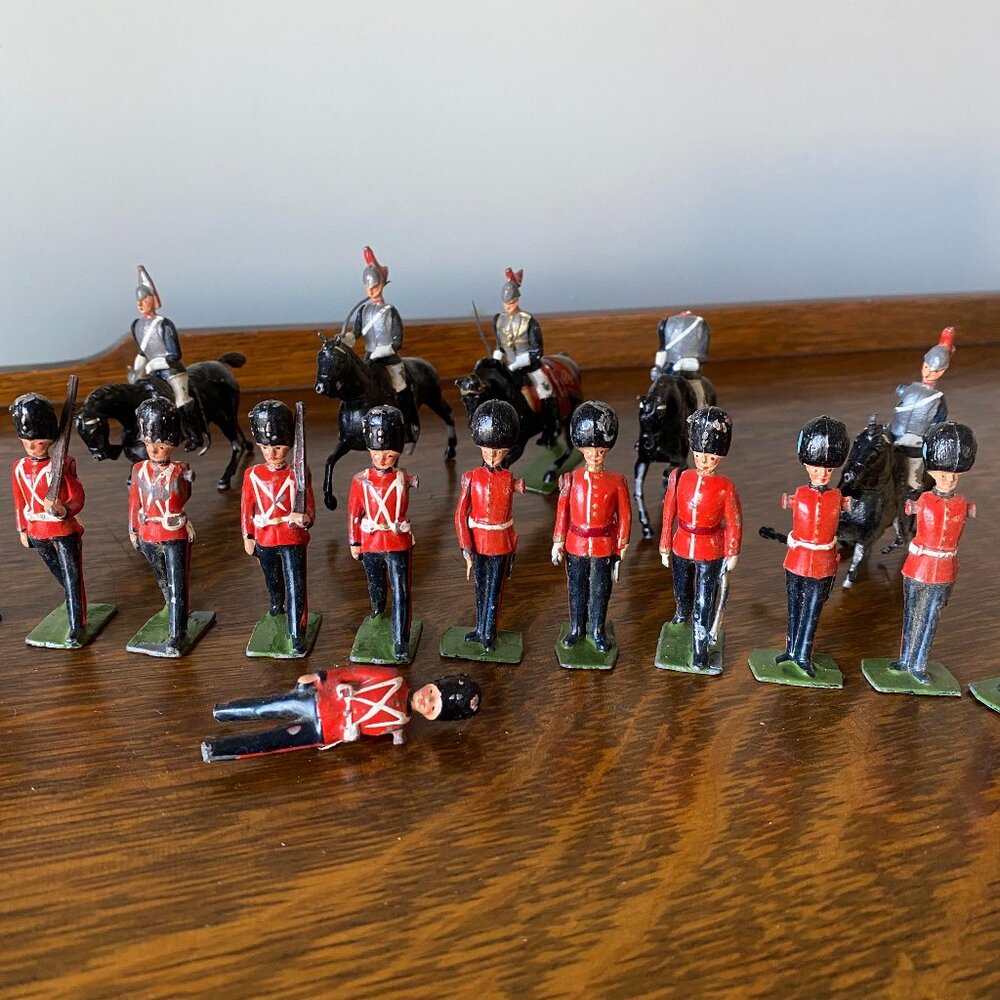 ANTIQUE METAL TOY SOLDIERS SET 12 SOLDIERS + 5 CAVALRY